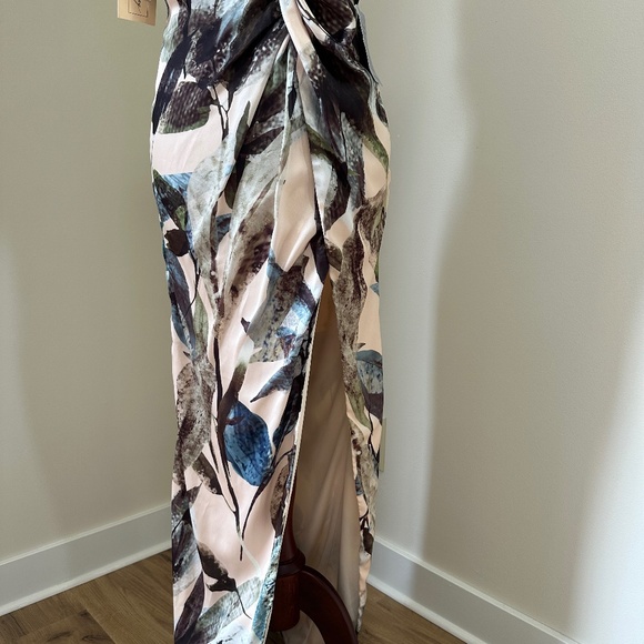 Katie May Finn Leafy Column Gown - Picture 7 of 16